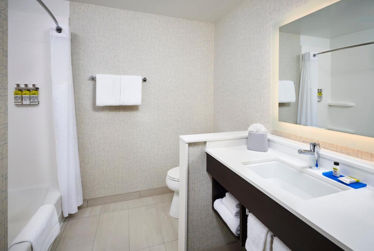 Holiday Inn Express & Suites Windsor East - Lakeshore, An Ihg Hotel Tecumseh Esterno foto